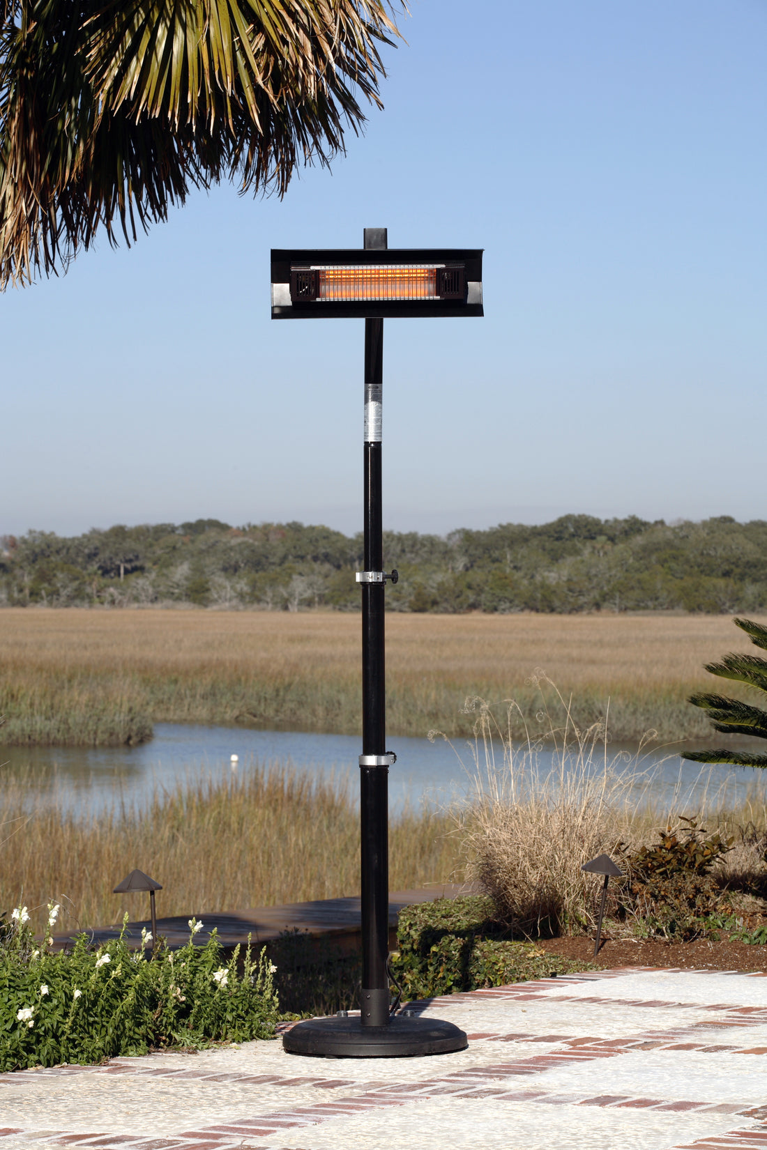 Black Powder Coated Steel Telescoping Offset Pole Mounted Infrared Patio Heater | 02678